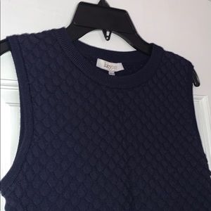 Sleeveless textured navy top